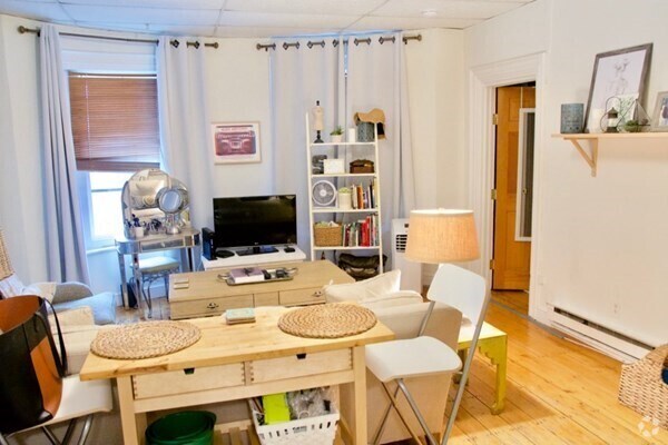Building Photo - 702 Massachusetts Ave Unit 5 Rental