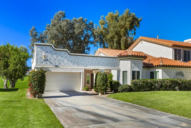 Building Photo - 269 Vista Royale Cir W