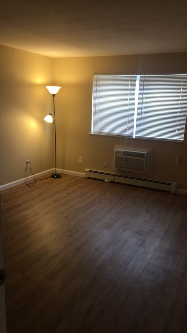 large master with California closet - 300 7th Ave Unit 4