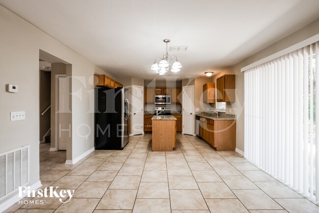 Photo - 471 Koutnik Rd SE
