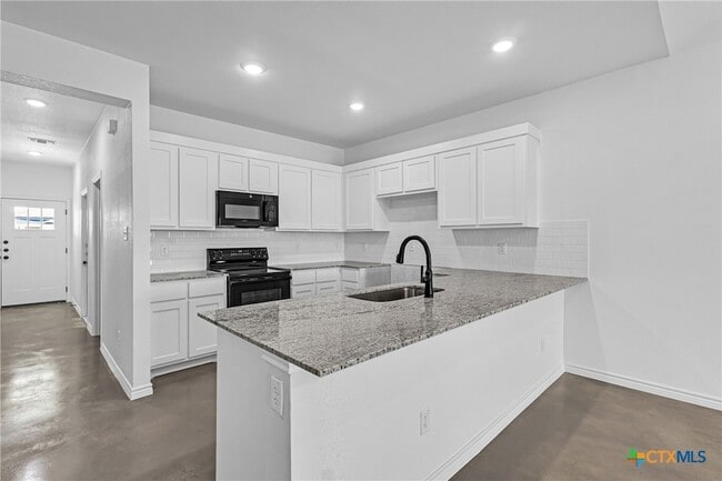 Photo - 905 Smoke Tree Ln