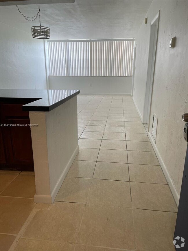 Building Photo - 2175 NE 170th St Unit 310 Rental