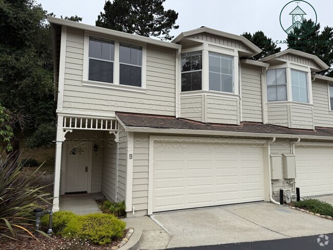 Building Photo - Refreshed Two Bedroom Pacific Grove Townho... Rental