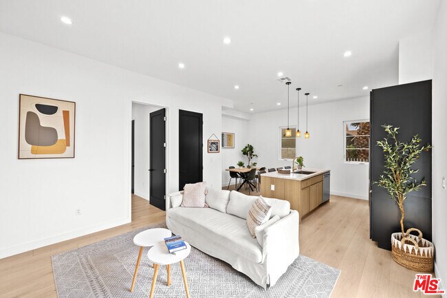 Photo - 2324 S Dunsmuir Ave