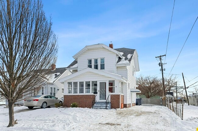 Building Photo - 943 Cloverdale Rd