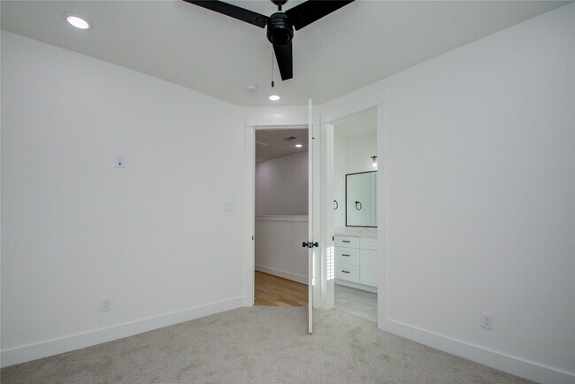 Photo - 3206 Live Oak St