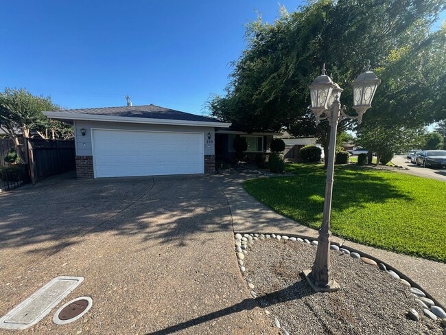 Photo - 100 S Allen Dr House