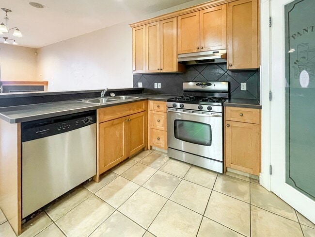 Photo - 720-756 Ave SW