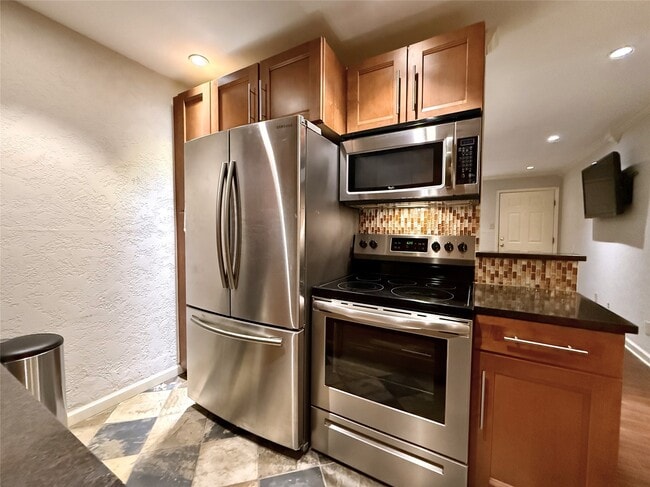 Photo - 606 Marshall St Unit B13