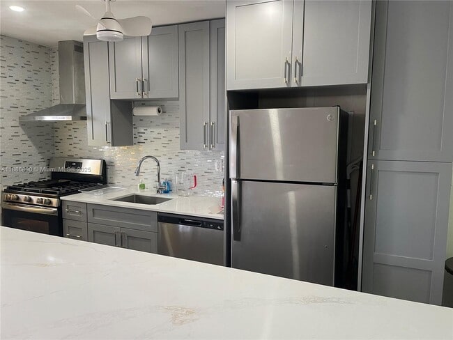 Photo - 15 NW 204th St Unidad 30