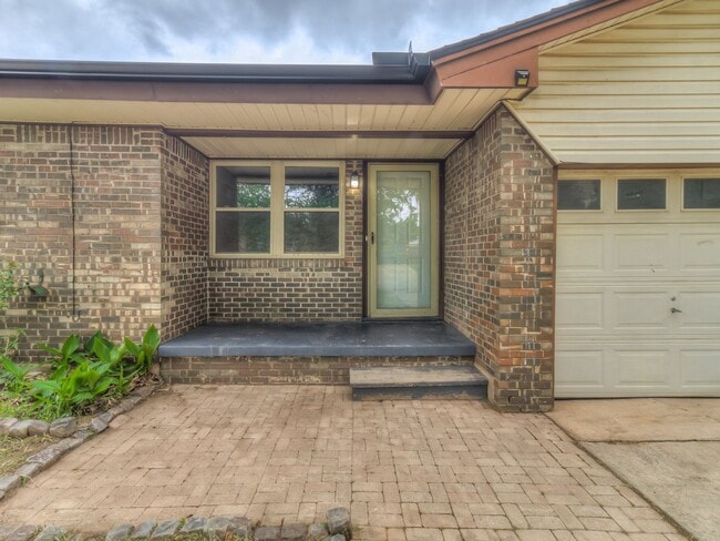 Photo - Beautiful Yukon 3 bed Rent House