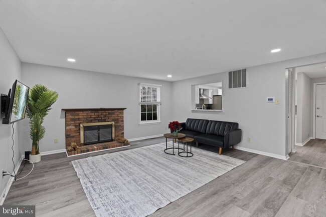 Photo - 70 Dorchester Cir