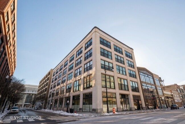 Building Photo - 2303 S Michigan Ave Unit 209