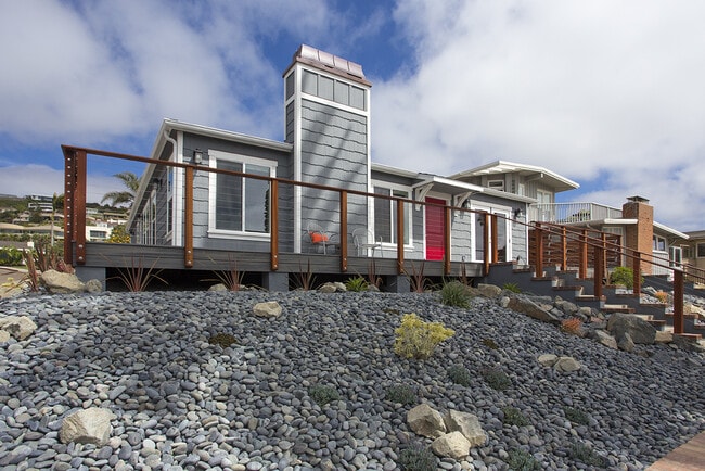 Building Photo - Newly Remodeled 3 Bedroom House by La Joll...