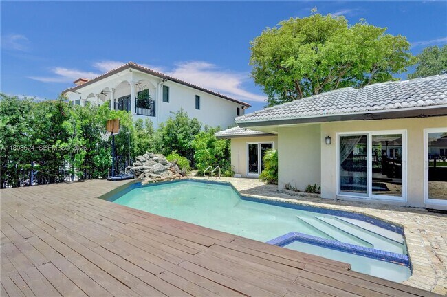 Photo - 3100 NE 56th Ct