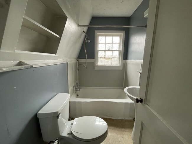 Photo - 268 Crescent Ln