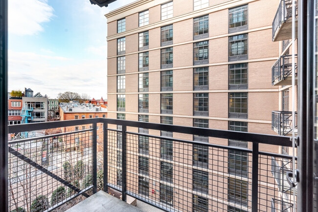 443 New York Ave NW Unit SI FL5-ID1271