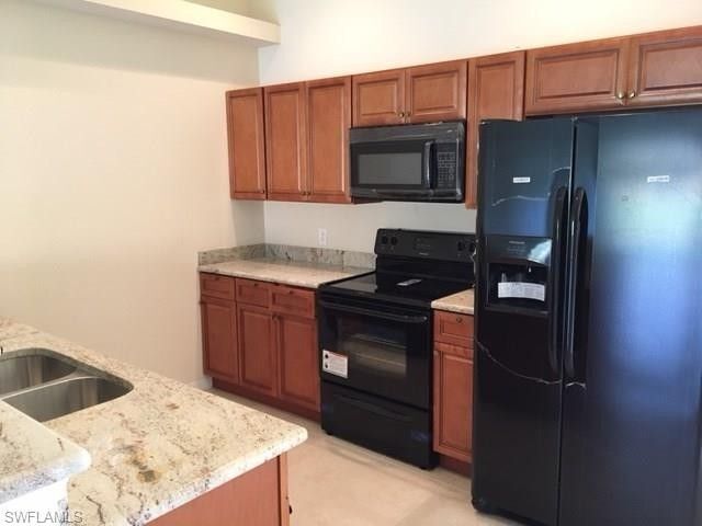 Photo - 405 Nicholas Pkwy W