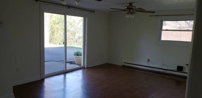 Photo - 2111 Lusters Gate Rd Unit B