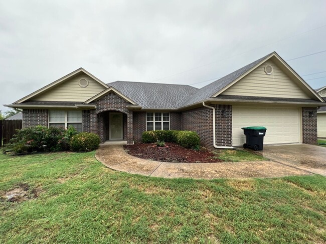 Building Photo - 3 Bedroom, 2 Bath Home on a Quiet Cul-de-Sac