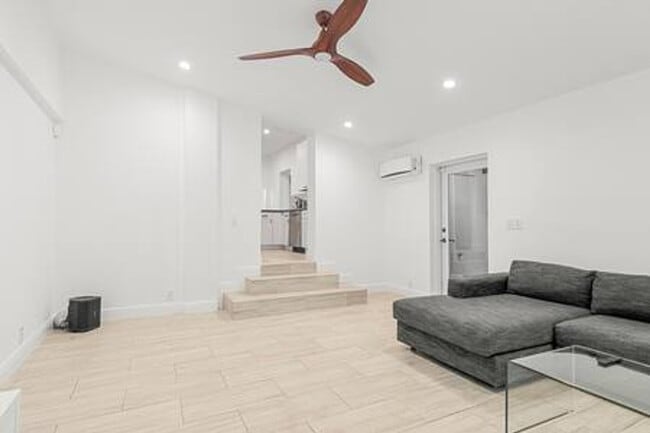 Photo - 443 NE 71st St Unidad ID1323142P