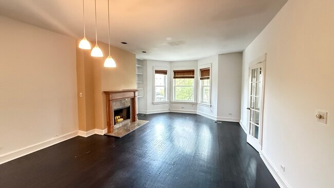 Hear Take Me Out to the Ballgame from the LIving Room! - 3801 N Wilton Ave Unit 3