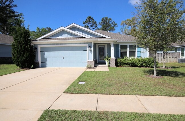 Building Photo - Central Freeport Location with Community Pool