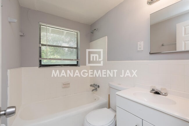Photo - 1598 W 33rd St