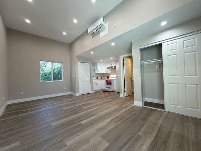 Photo - 1382 Molino Ave Unidad A