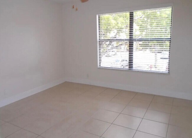 Photo - 1421 Windorah Way Unit H