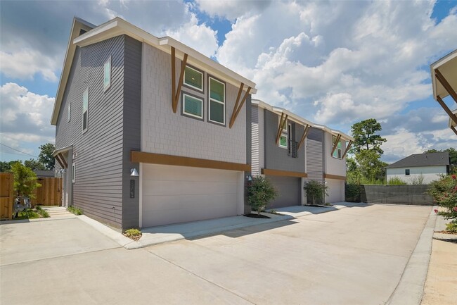 Building Photo - 864 Paul Quinn St