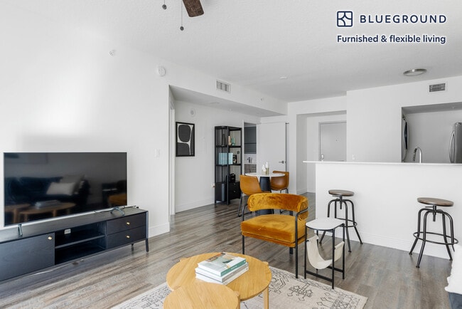 Photo - 110 SW 12th St Unidad FL7-ID85