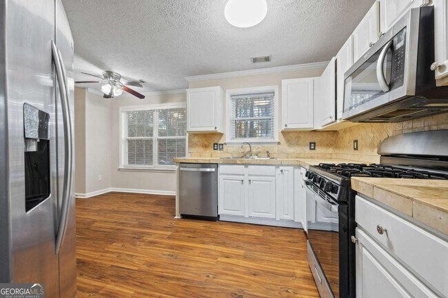 Photo - 2339 Leacroft Way