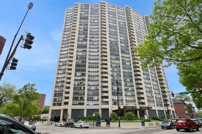 Photo - 3930 N Pine Grove Ave Unidad 2616 Rental