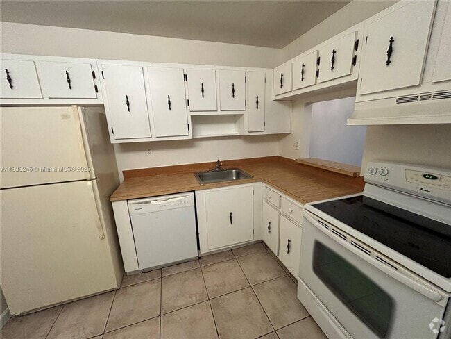 Building Photo - 4384 NW 9th Ave Unit 20-2C Rental