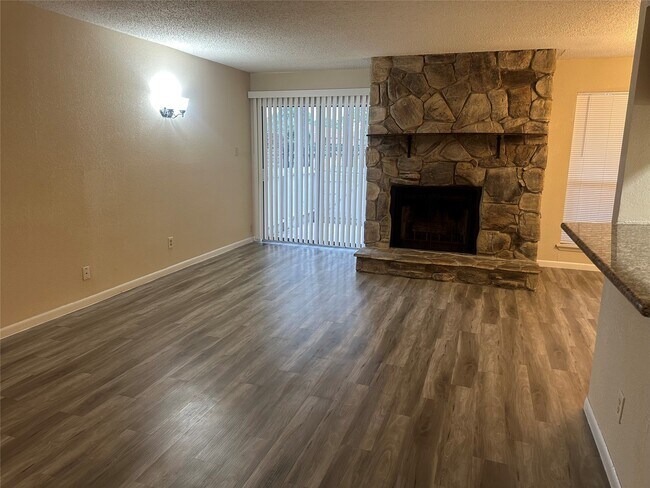 Photo - 17401 Red Oak Dr