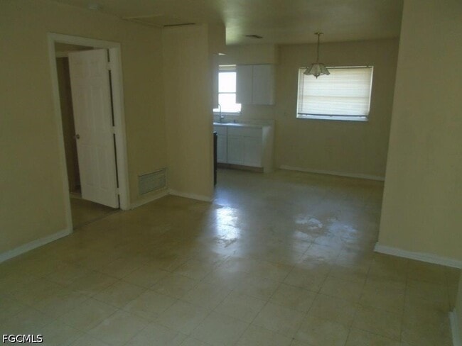 Building Photo - 2625 Linhart Ave