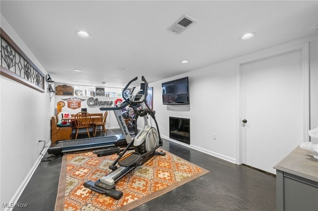 Building Photo - 2244 Edgerton Rd