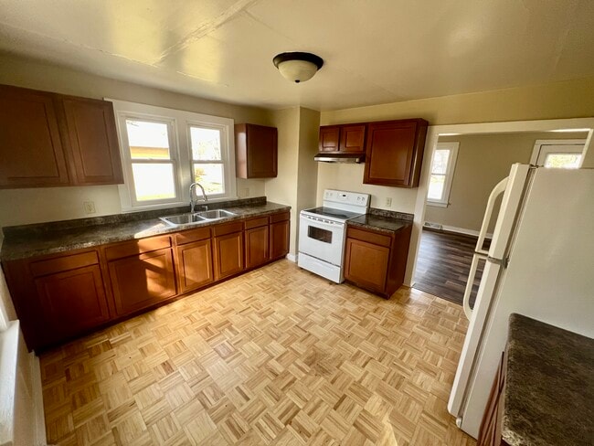 Photo - 225 Baldwin St