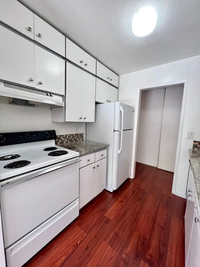 Photo - Bright 1/1 with an extra large patio, park... Unit D236