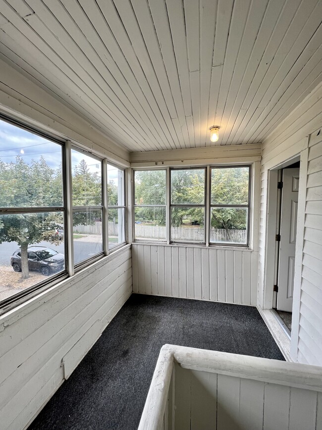 Private upper level porch - 1701 NE 2nd St