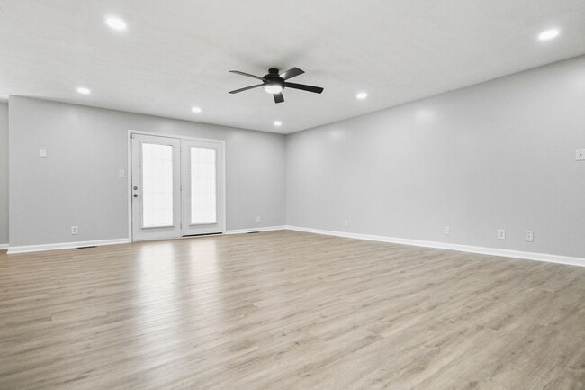 Photo - Dog Friendly Three Bedroom!