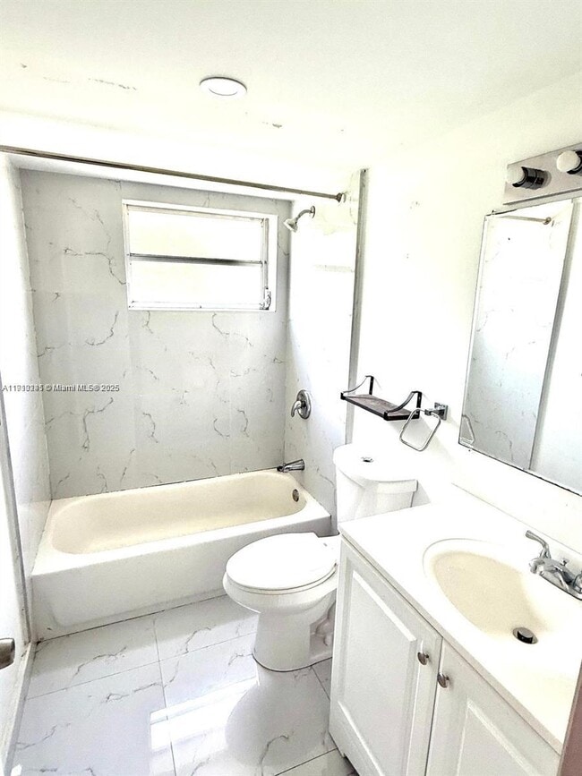 Photo - 1401 NE 191st St Unidad D201