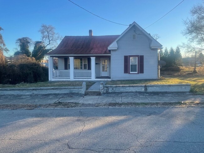 Building Photo - 3 br 1 bath house for rent