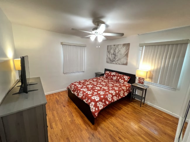 Photo - 12021 Louise Ave Unidad 2