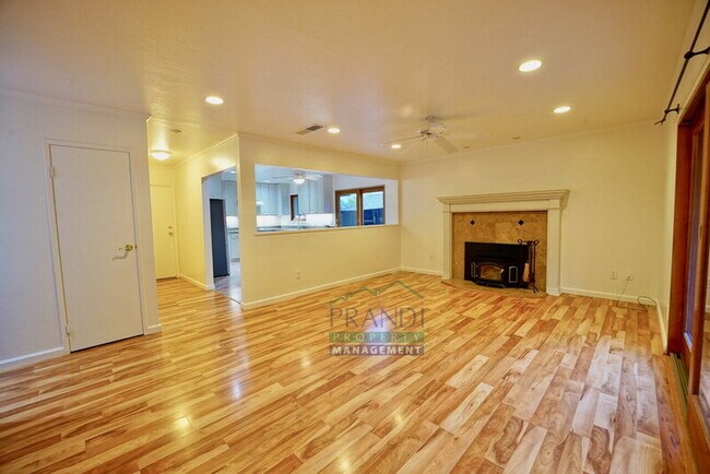 Photo - 75 Stasia Dr