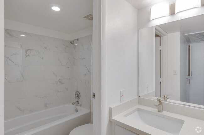 1 habitación, 1 baño - 580 pies cuadrados - Baño