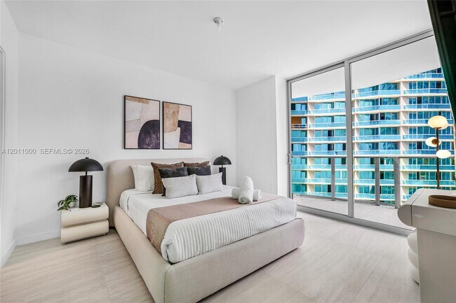 Photo - 77 SE 5th St Unidad 3305