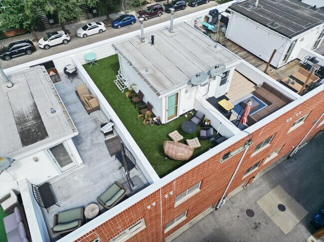 Photo - 855 W Erie St Unit 126