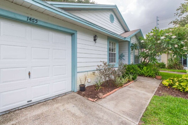 This tasteful decorated home features 3 be... - This tasteful decorated home features 3 be...
